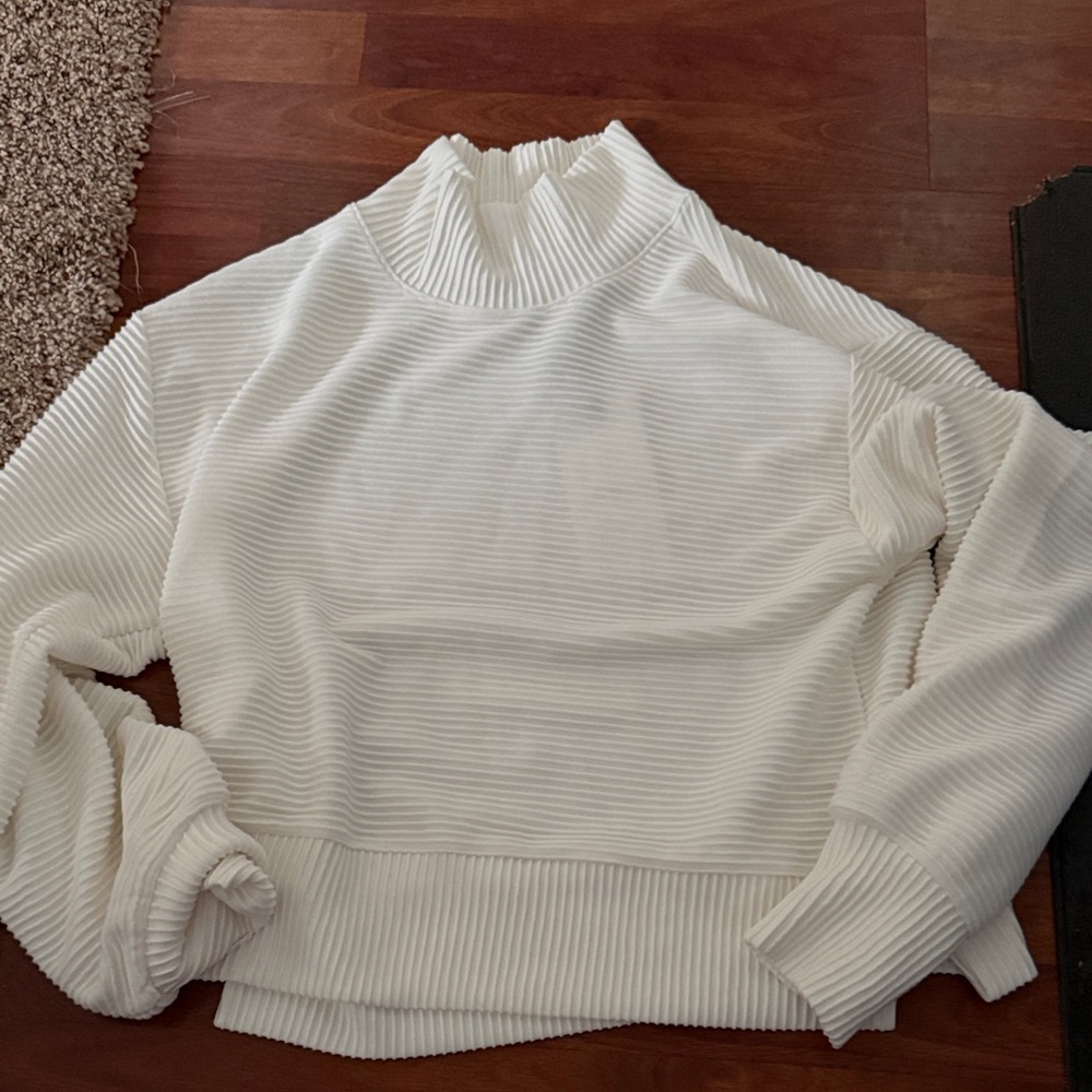 Chic White Ribbed Sweater - Picture 1 of 1